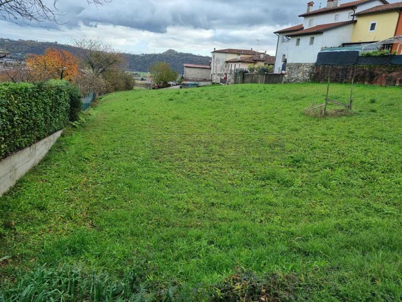 Terreno edificabile in Vendita a Trissino, 170'000€, 2374 m²