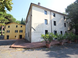 Casale in Vendita a Capannori, 2'300'000€, 1300 m²