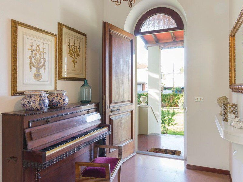 Casa Indipendente in Affitto a Camaiore, zona Lido di Camaiore, 200 m², arredato