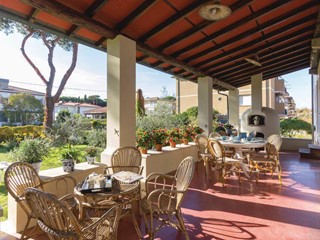 Casa Indipendente in Affitto a Camaiore, zona Lido di Camaiore, 200 m², arredato