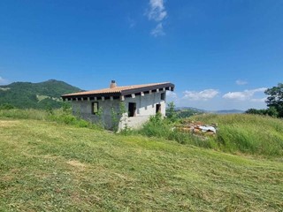 Terreno agricolo in Vendita a Farindola, 68'000€, 14295 m²