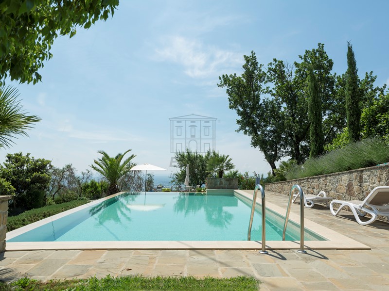 Casale in Vendita a Pescia, zona Pescia, 1'300'000€, 250 m²