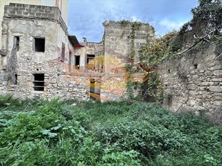 Appartamento in Vendita a Siracusa, zona Adda -Gelone - Borgata, 88'000&euro;, 260 m²