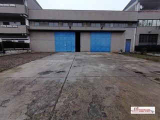 Capannone in Vendita a Bareggio, 520'000€, 650 m²