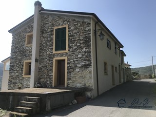 Bilocale in Vendita a Nasino, 64'000€, 65 m²