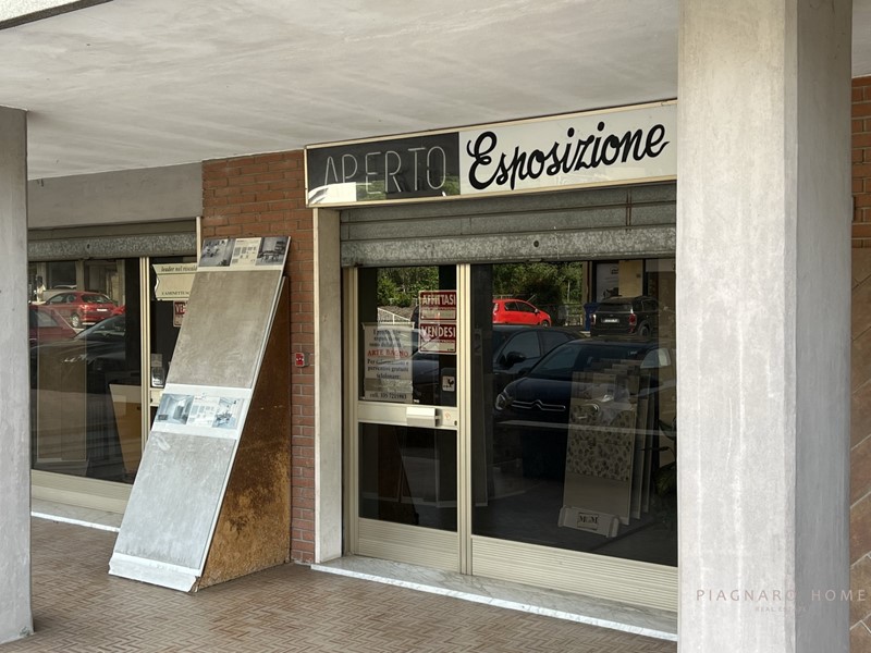 Negozio in Vendita a Pontremoli, 110'000€, 189 m²