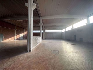 Capannone in Vendita a Rottofreno, zona calendasco, 420'000€