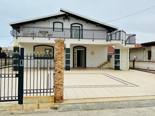 Villa in Vendita a Ispica, zona MARE, 443'000&euro;, 265 m², arredato