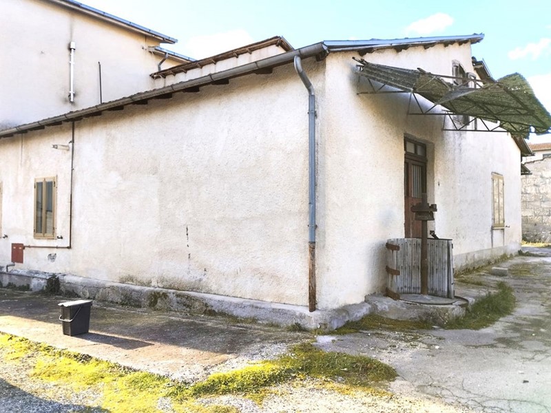 Trilocale in Vendita a Scurcola Marsicana, 40'000€, 107 m²