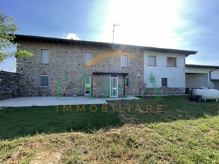 Casa Indipendente in Vendita a Cologne, 570 m²