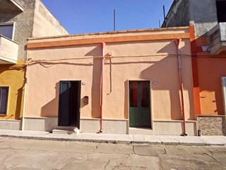 Casa Indipendente in Vendita a Guagnano, 55'000€, 110 m²