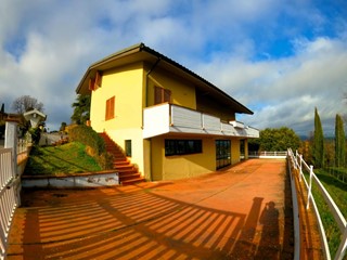 Villa in Vendita a Casole d'Elsa, 650'000€, 520 m², con Box