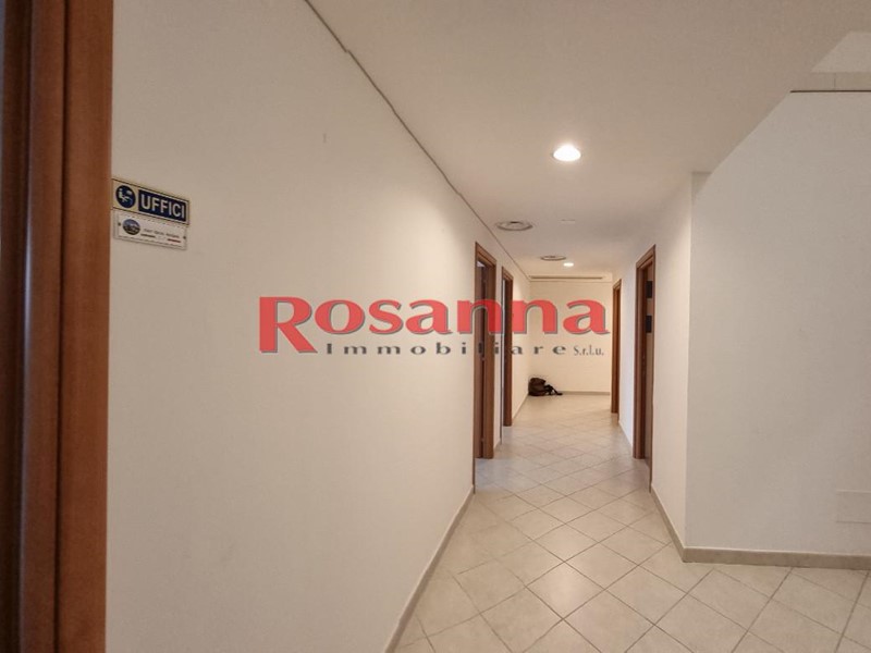 Capannone in Vendita a Livorno, 155'000&euro;, 129 m²