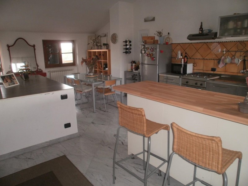 Casa Indipendente in Vendita a Carrara, zona Avenza, 530'000€, 210 m², arredato