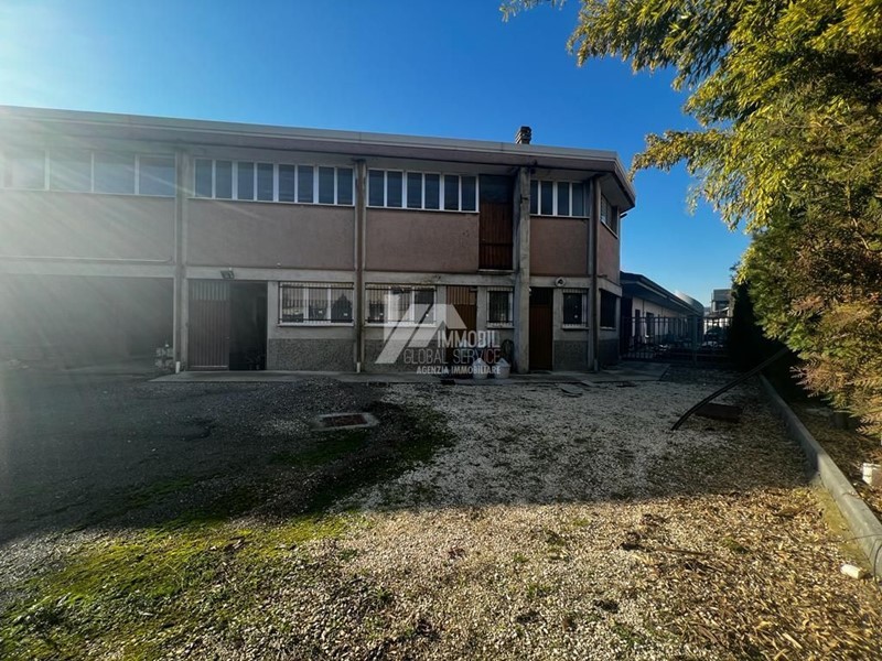 Capannone in Vendita a Cellatica, 179'000€, 303 m²