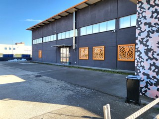 Capannone in Vendita a Frosinone, 570'000€, 750 m²