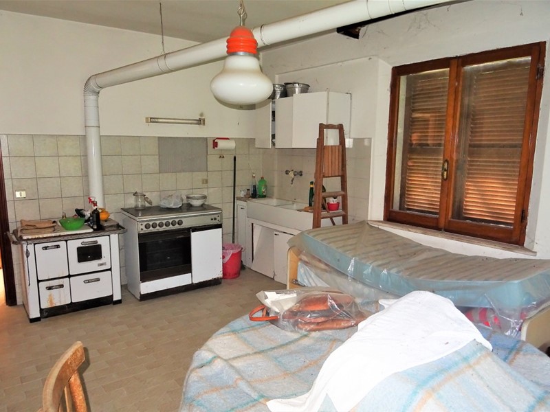 Casa Indipendente in Vendita a Trecastelli, zona Ripe, 190'000€, 330 m², con Box