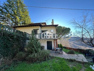 Villa in Vendita a Vicchio, 205'000€, 250 m²