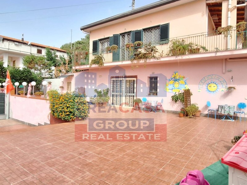 Villa in Vendita a Graniti, zona Muscianò, 280'000€, 332 m²