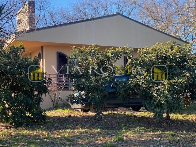 Villa in Vendita a Lucca, zona Aquilea, 520'000€, 130 m², arredato