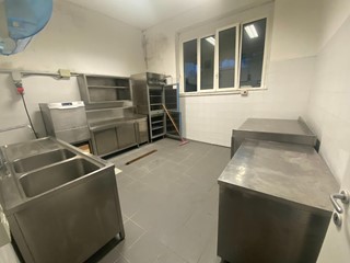 Immobile commerciale in Vendita a Ponsacco, 110'000€, 150 m²