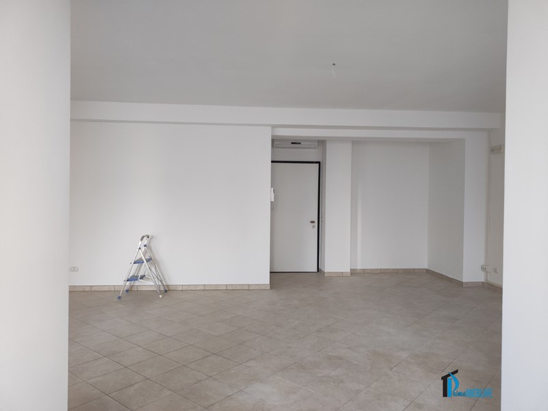 Ufficio in Affitto a Terni, 500€, 90 m²
