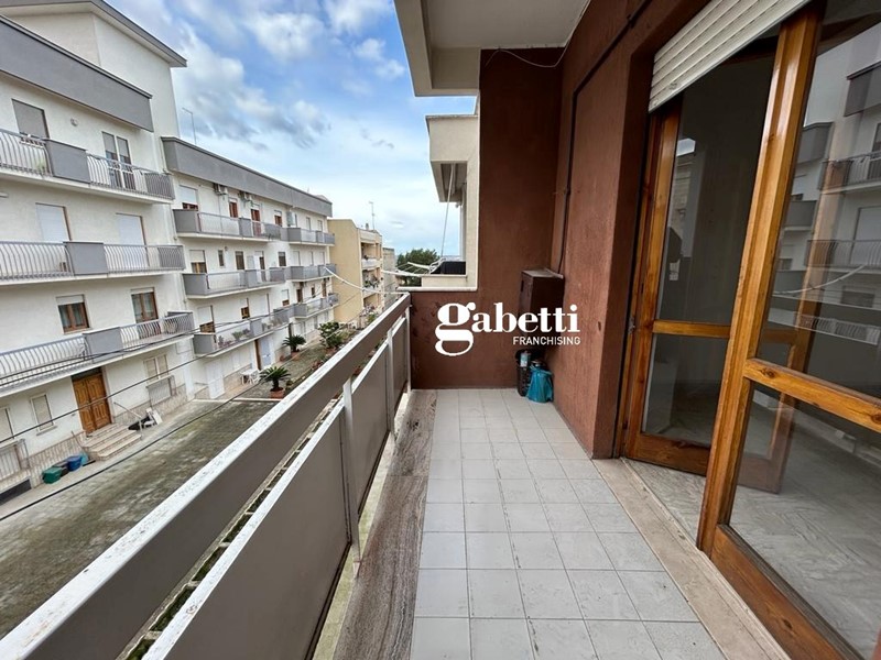 Quadrilocale in Vendita a Canosa di Puglia, 129'000€, 115 m²