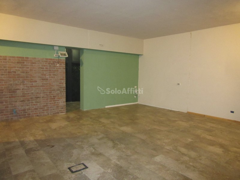 Capannone in Affitto a Sesto Fiorentino, zona Neto, 1'500&euro;, 200 m²