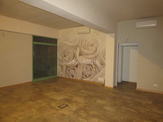 Capannone in Affitto a Sesto Fiorentino, zona Neto, 1'500&euro;, 200 m²