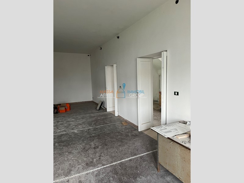 Casa Indipendente in Vendita a Massa, 550'000€, 390 m²