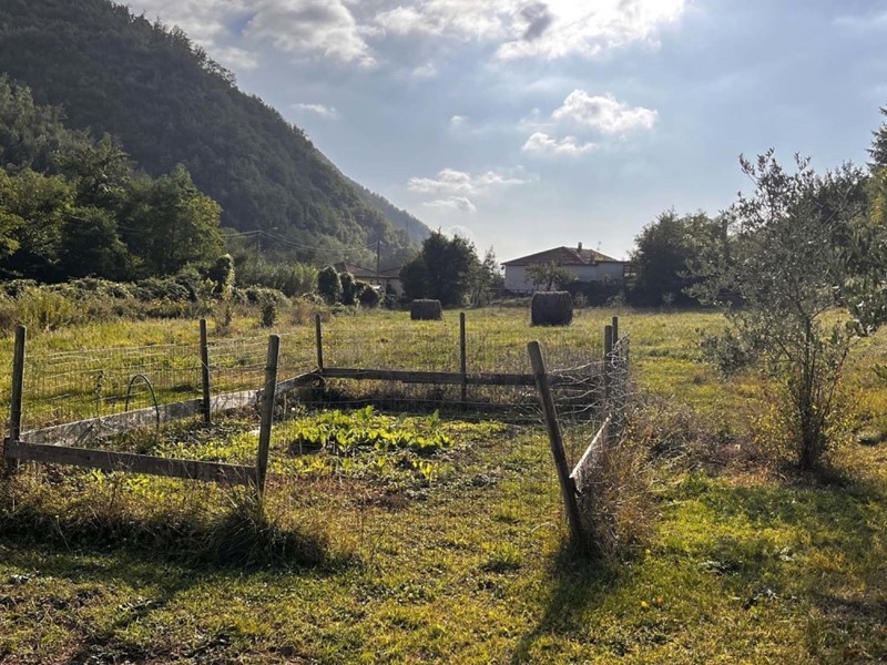 Casa Indipendente in Vendita a Licciana Nardi, 168'000€, 380 m²