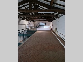 Ufficio in Affitto a Pisa, 1'500€, 200 m²