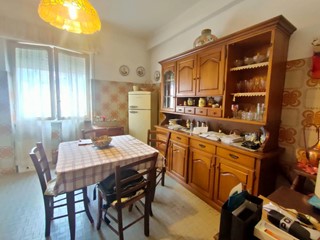 Appartamento in Vendita a Carrara, zona Fossola, 155'000€, 92 m²