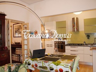 Appartamento in Vendita a Siena, 349'000€, 134 m², arredato, con Box