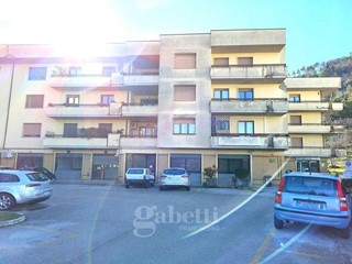Negozio in Affitto a Campobasso, 700€, 130 m²