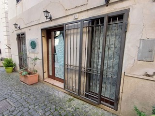 Negozio in Vendita a Ceprano, 69'000€, 90 m²