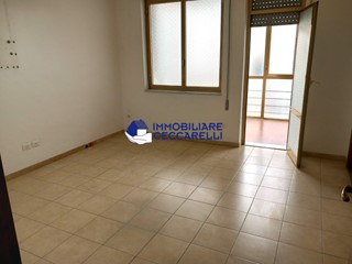 Ufficio in Affitto a Massa, 650€, 110 m²