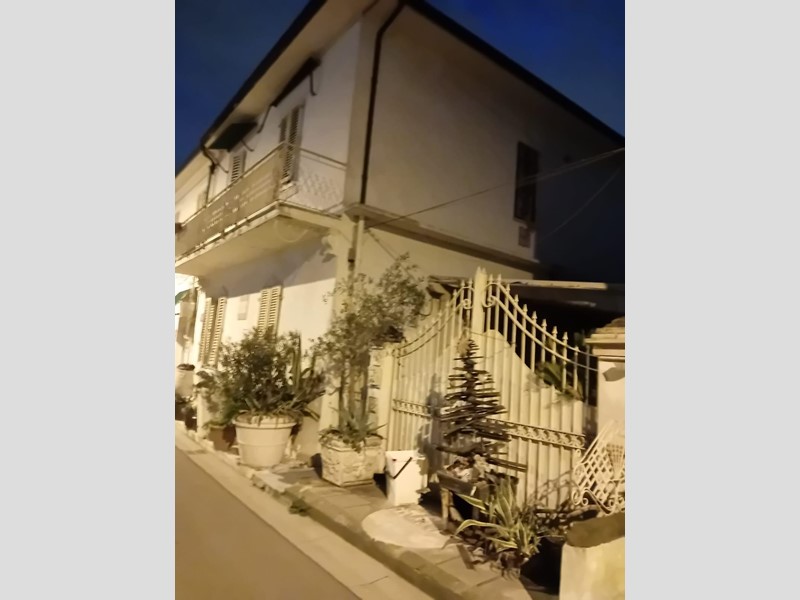 Casa Indipendente in Vendita a Pontedera, 300'000€, 160 m²