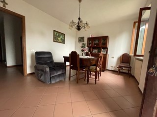 Casa di corte in Vendita a Capannori, zona San Gennaro, 300'000€, 220 m², con Box