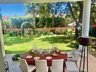 Villa bifamiliare in Vendita a Pisa, zona Tirrenia, 499'000€, 160 m², arredato