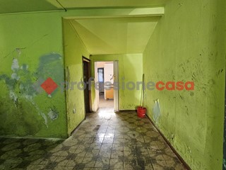 Bilocale in Vendita a Catania, 58'000&euro;, 80 m²