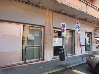 Ufficio in Vendita a Cerro Maggiore, 160'000€, 190 m²