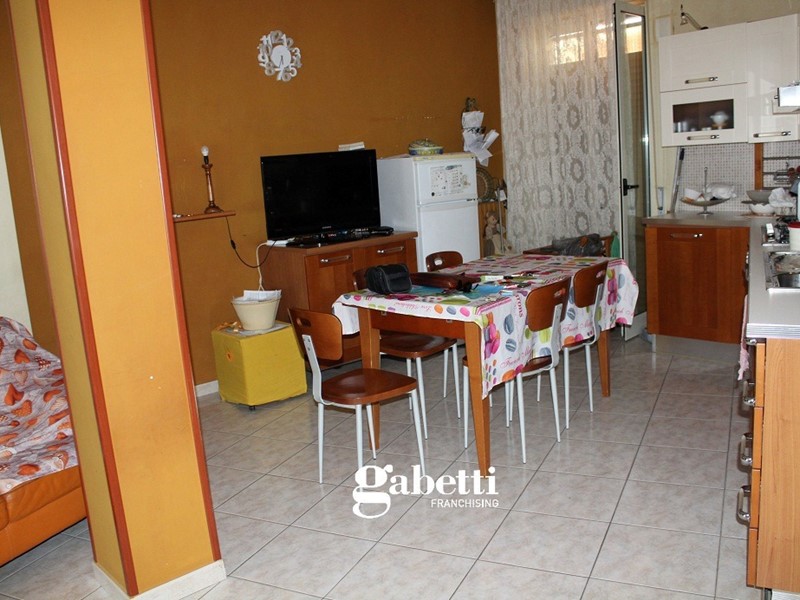 Trilocale in Vendita a Canosa di Puglia, 75'000€, 100 m²