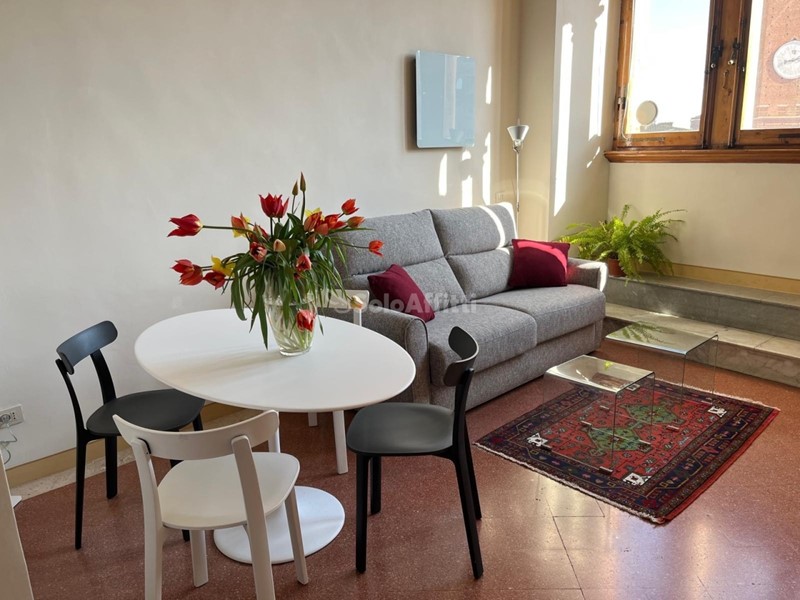 Monolocale in Affitto a Siena, zona Centro storico, 850€, 50 m², arredato