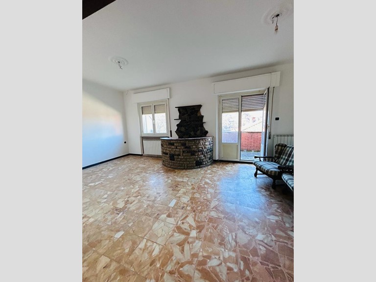 Quadrilocale in Vendita a Aulla, 95'000€, 100 m², arredato