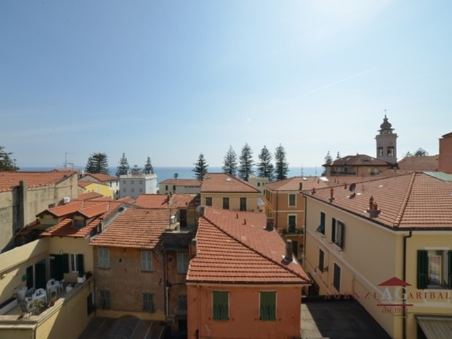 Appartamento in Vendita a Bordighera, 690'000€, 200 m²
