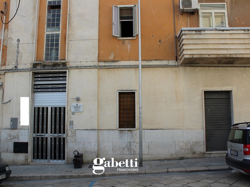 Ufficio in Vendita a Canosa di Puglia, 93'000€, 90 m²