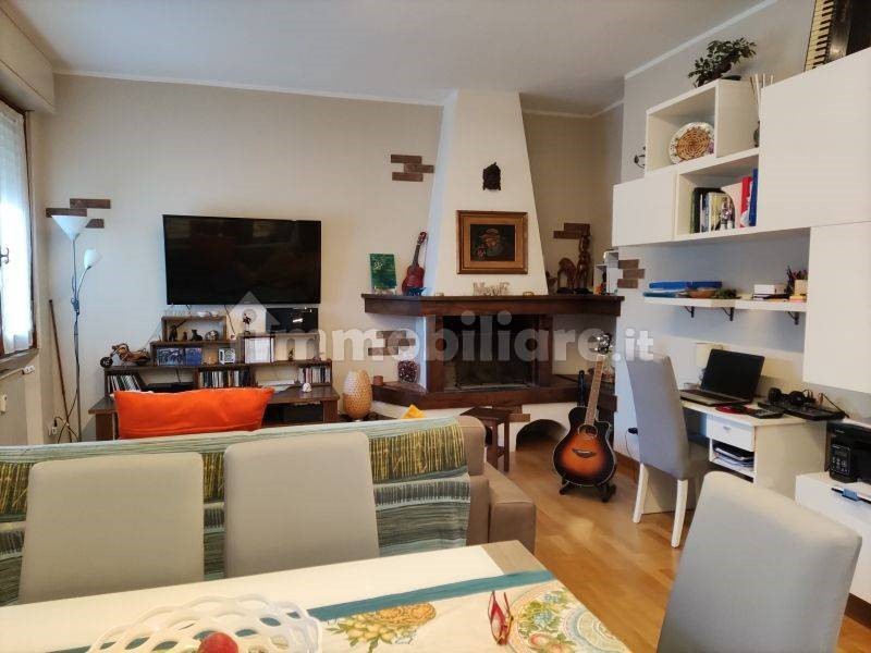Appartamento in Vendita a Ameglia, 200'000€, 100 m², con Box