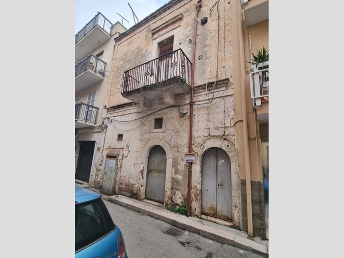 Casa Indipendente in Vendita a Adelfia, 60'000€, 60 m²