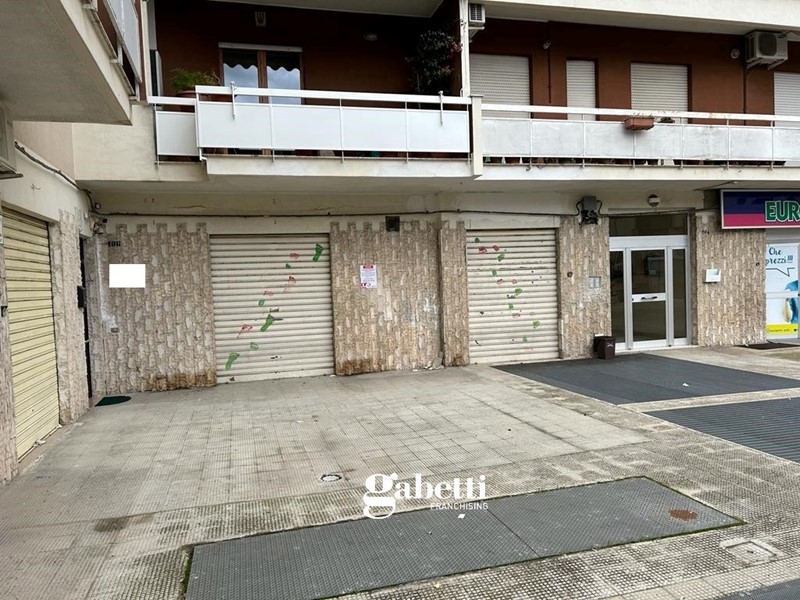 Negozio in Vendita a Canosa di Puglia, 95'000€, 117 m²